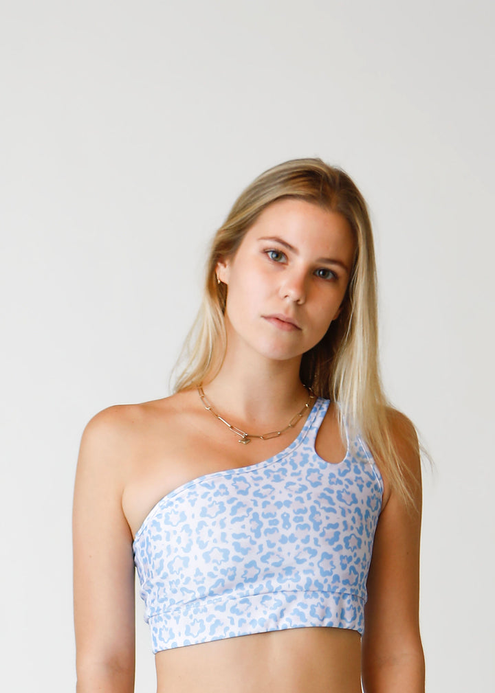 Top Leo pastel